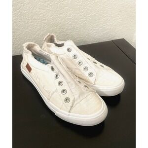 Blowfish Malibu Shoes Women's‎ 9 Low Top Sneakers White Canvas Round Toe Slip on